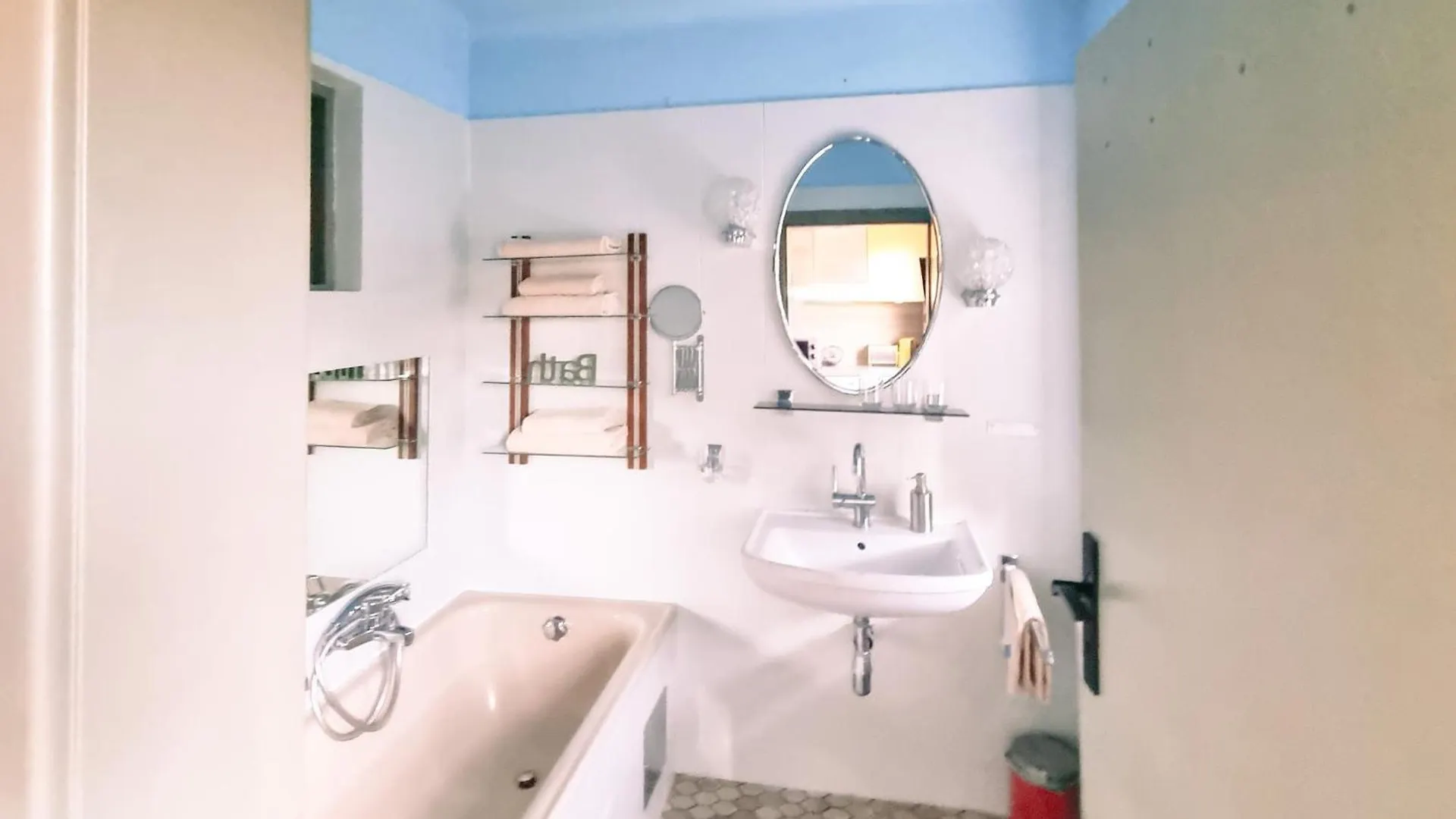 Exclusive Apartment Donau-City P&R Vienna 0*,  Austria
